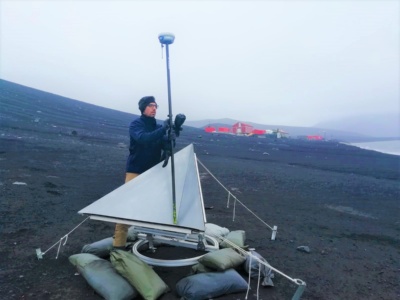 CR desplegado en Isla Decepción CR desplegado en Isla Decepción