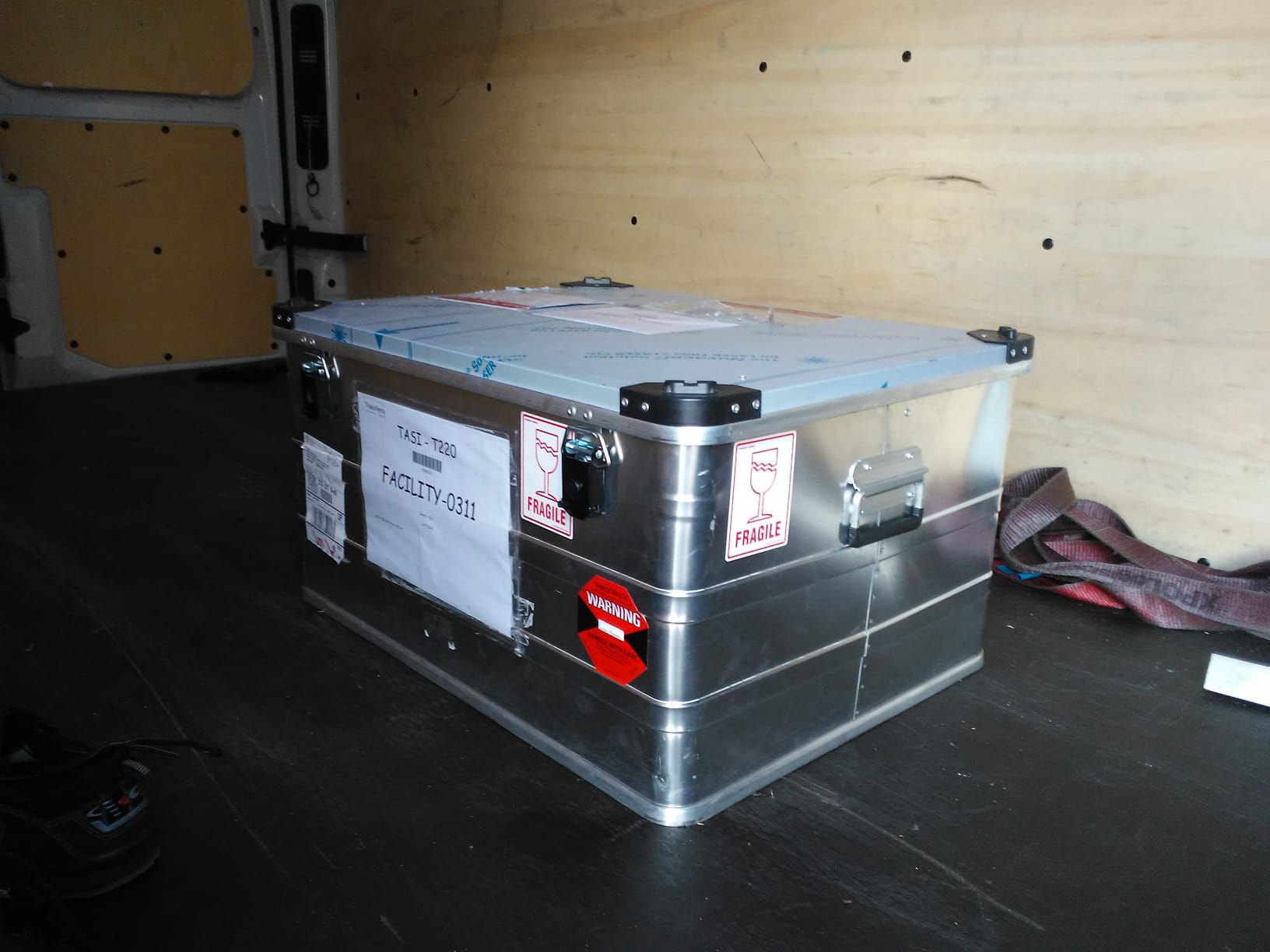 Delivey The RLS (Raman Laser Spectrometer) instrument EIS (Electrical Interface Simulator)