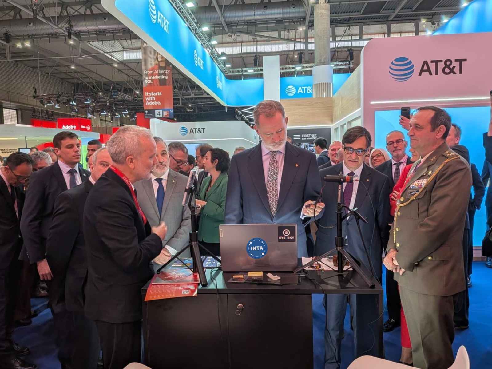 S.M. el Rey D. Felipe VI visita nuestro stand&nbsp;en el&nbsp;Mobile World Congress 2026 