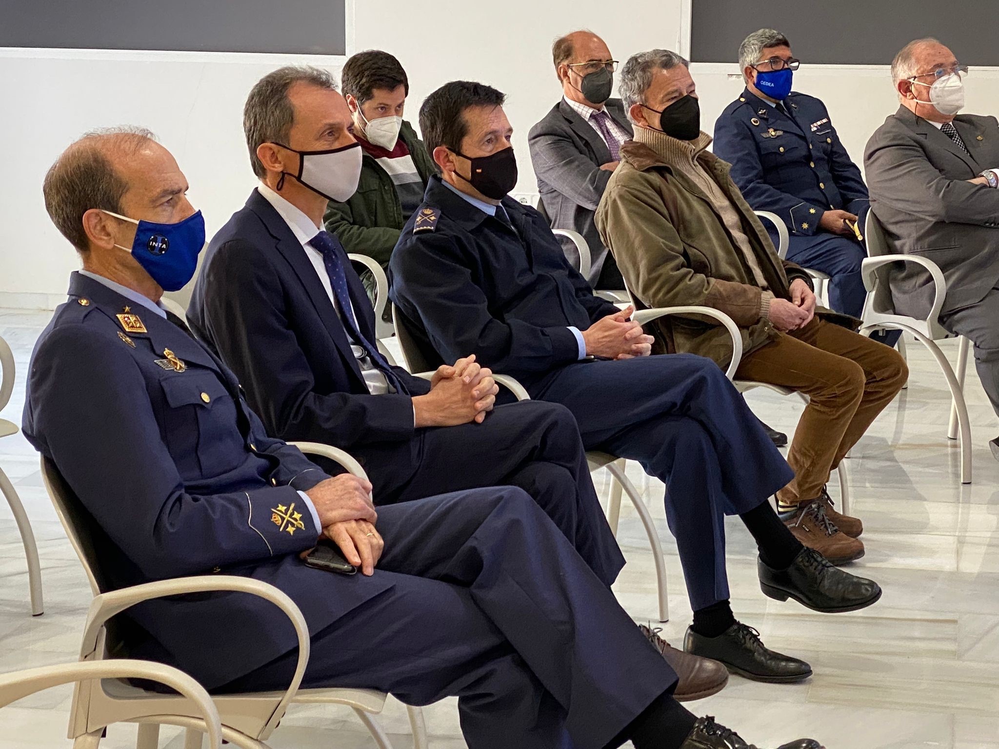 El exministro de Ciencia e Innovación Pedro Duque durante la visita al Centro de Experimentación de El Arenosillo (CEDEA).