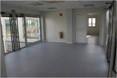 Edificio para realización eventos o formación en pista